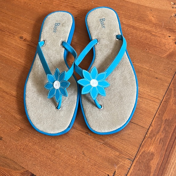 Bass Shoes - Bass flip flops size 9M